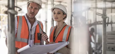 Trabalhadores em obra, em foto que ilustra post sobre Sinapi