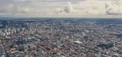 Cidade de Aracaju vista de cima, em foto que ilustra post sobre zoneamento urbano. Foto: Heráclito Rollemberg/Unsplash