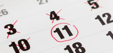 Calendário com datas marcadas, ilustrando post sobre férias para o servidor público. Foto: twinsterphoto/Envato