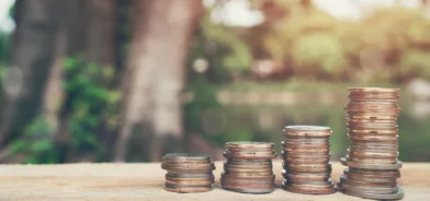 Moedas, em foto que ilustra post sobre metas fiscais. Envato.