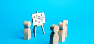 As diferenças entre desconcentração e descentralização. Reprodução: iLixe48/Envato.