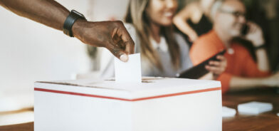 Voto, em foto que ilustra post sobre soberania popular. Reprodução: Rawpixel/Envato.