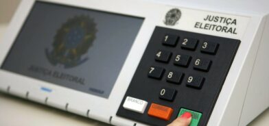 Urna eletrônica, em post que aborda a diferença entre plebiscito e referendo. Reprodução: TRE-RN.