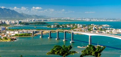 Foto de Vitória - ES, cidade que ficou em 2º no ranking de cidades inteligentes do Connected Smart Cities. Foto que ilustra post sobre desenvolvimento urbano sustentável.