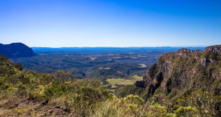 Serra Geral em Santa Catarina, em foto que ilustra post sobre legislação ambiental brasileira. Reprodução: wirestock/Envato.