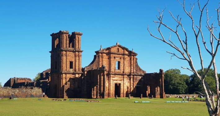 Sítio Arqueológico de São Miguel das Missões (RS), em foto que ilustra post sobre patrimônios culturais. Reprodução: Márcia Dezen (@mdezen)/Unsplash.