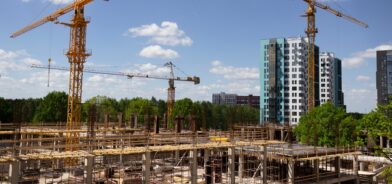 Construção, em foto que ilustra post sobre contribuição de melhoria. Reprodução: ruslaha44/Envato.