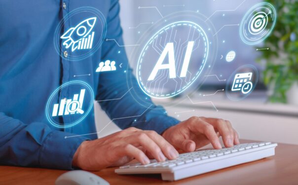 Pessoa trabalhando com solução de IA. Foto que ilustra post sobre uso de IA conversacional no atendimento no setor público. Reprodução: AndersonPiza/Envato.