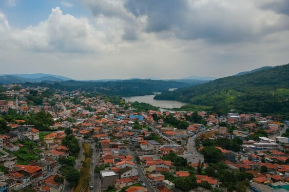 Foto aérea de Mairiporã. Reprodução: Prefeitura Municipal de Mairiporã. https://www.mairipora.sp.gov.br/mairipora-celebra-um-dezembro-repleto-de-eventos-e-conquistas/
