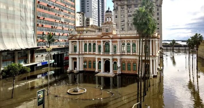 entro histórico de Porto Alegre alagado, ilustrando post sobre emergência climática. Foto: Rafa Neddermeyer/Agência Brasil