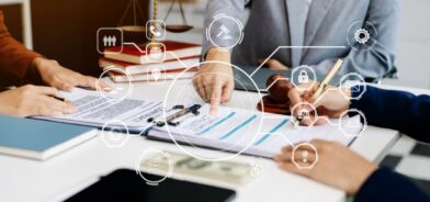 Reunião de compliance. Foto que ilustra post sobre ISO 37301. Reprodução; nuttapong_mohock/Envato.