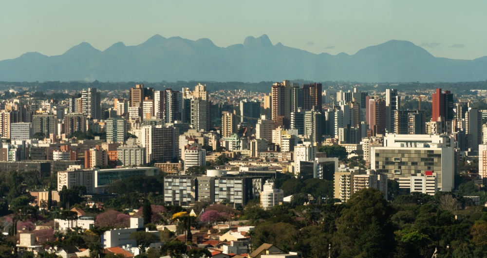 Foto aérea de Curitiba, ilustrando post sobre crescimento urbano no Brasil. Reprodução: msandrioli/Envato.