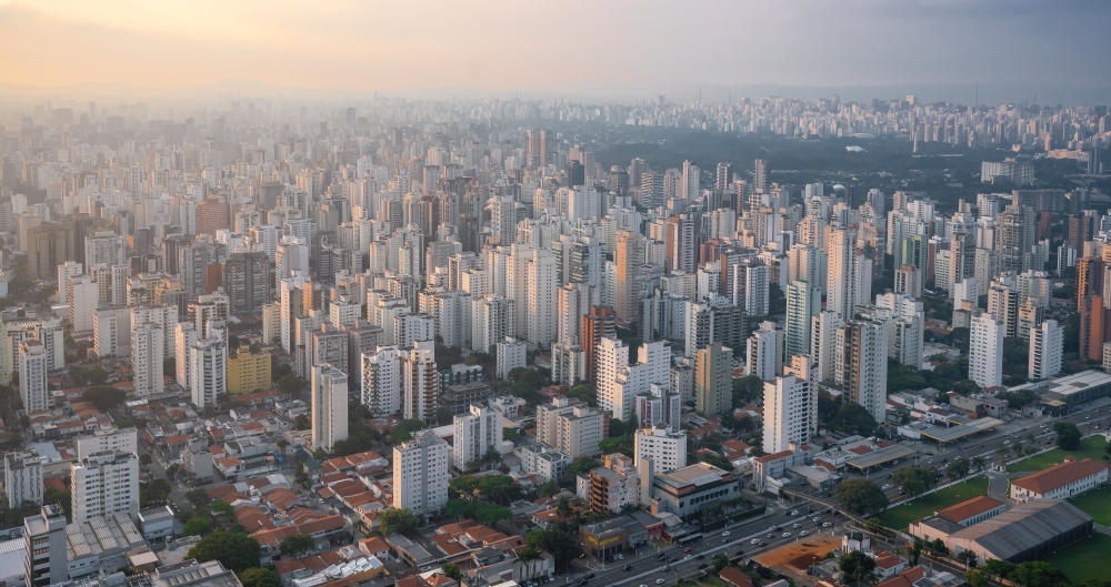 Vista aérea de São Paulo, Brasil. Foto que ilustra post sobre ordenamento territorial. Reprodução: diegograndi/Envato.