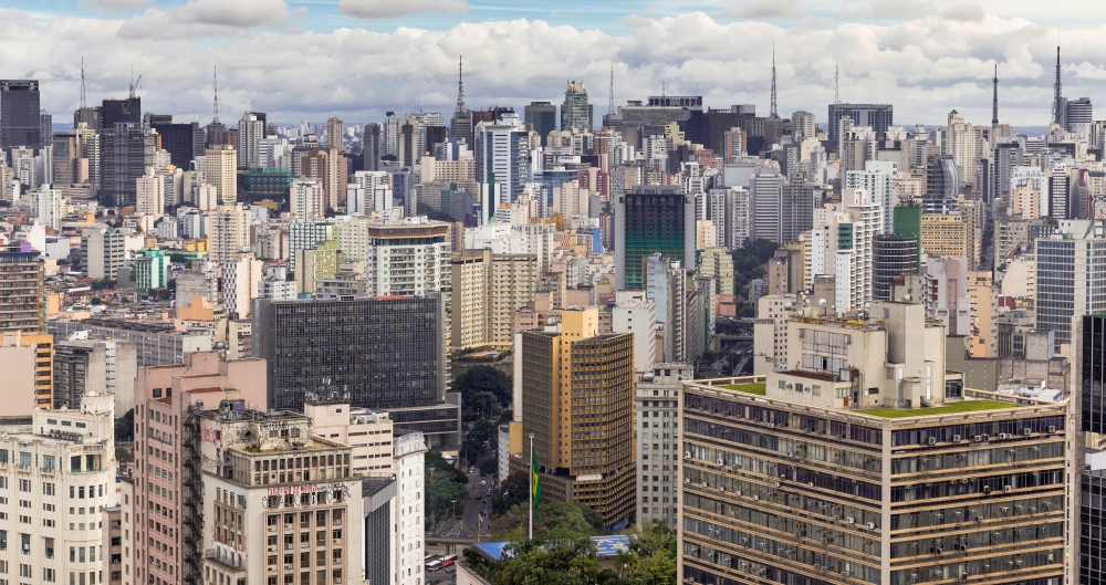 Vista aérea do centro de São Paulo, em foto que ilustra post sobre IPTU progressivo. Reprodução: Image-Source/Envato.